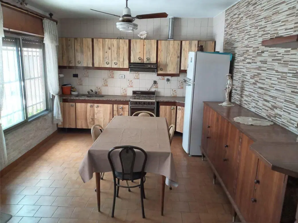 VENTA CASA 3 AMBIENTES CON JARDIN Y GARAGE en Villa Lugano, CABA 2