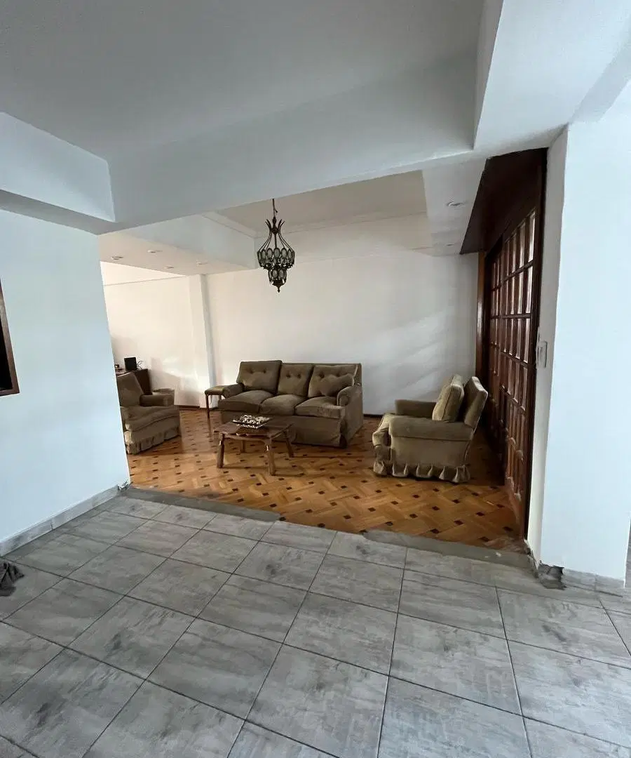 VENTA CASA EN 2 PLANTAS 4 AMBIENTES CON COCHERA, JARDIN, PILETA Y QUINCHO EN VILLA LUGANO 2
