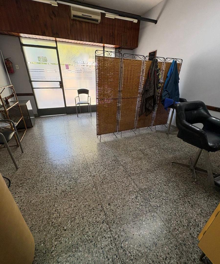 Foto de VENTA DE CASA 3 AMBIENTES CON LOCAL, GRAN POTENCIAL DE INVERSIÓN en, imagen 2