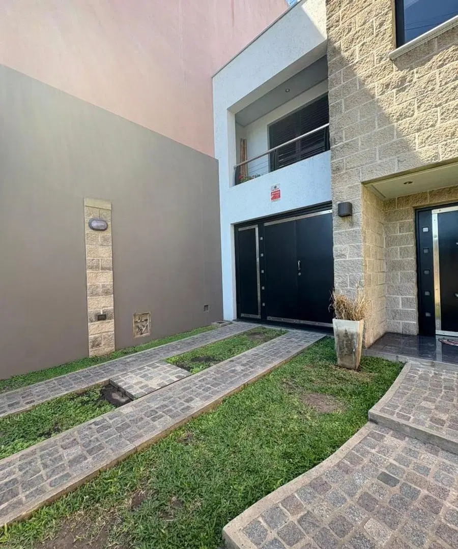 VENTA CASA MODERNA 5 AMBIENTES CON PILETA, QUINCHO Y GARAGE en Villa Lugano, CABA 8