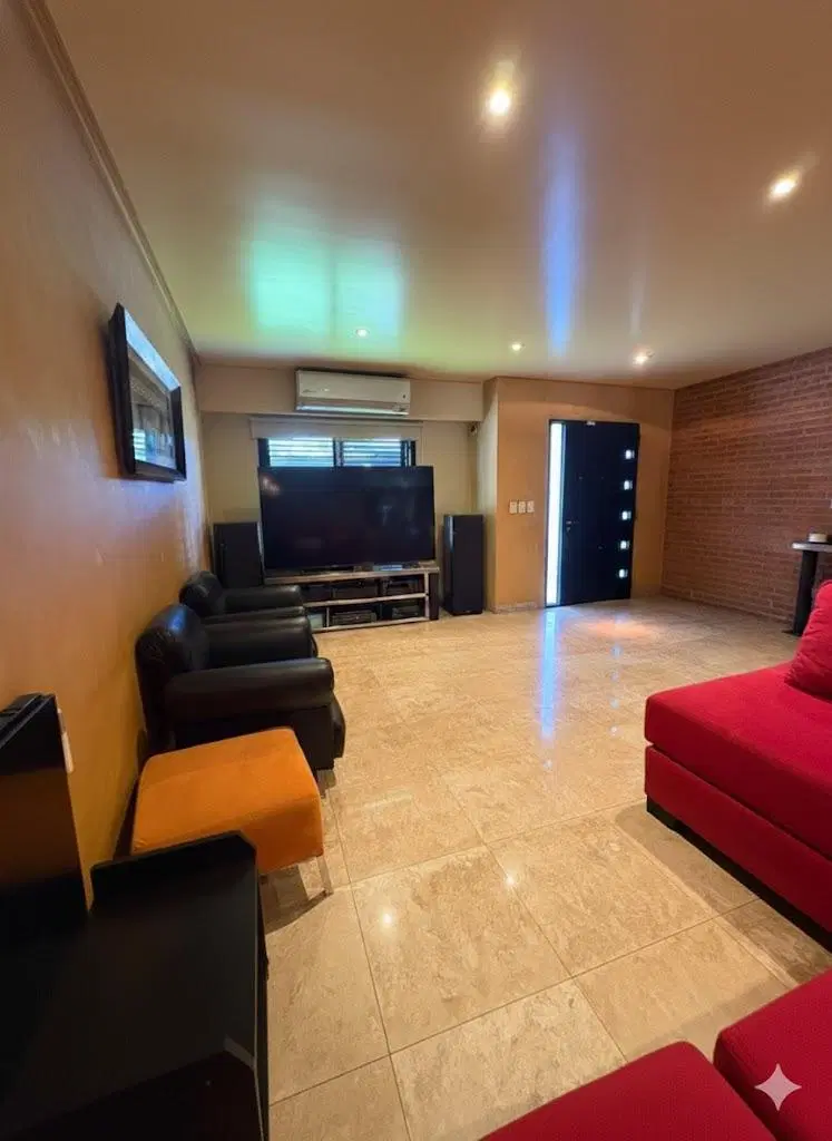 VENTA CASA MODERNA 5 AMBIENTES CON PILETA, QUINCHO Y GARAGE en Villa Lugano, CABA 3
