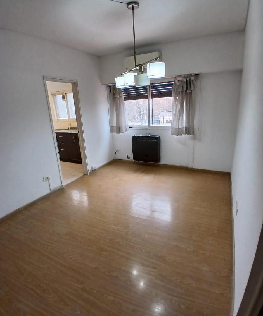 Foto de VENTA DEPARTAMENTO 3 AMBIENTES CON BALCÓN AL CONTRAFRENTE Y COCHERA en, imagen 2