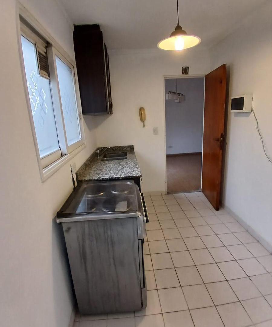 Foto de VENTA DEPARTAMENTO 3 AMBIENTES CON BALCÓN AL CONTRAFRENTE Y COCHERA en, imagen 3