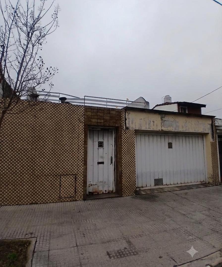 Foto de VENTA CASA 3 AMBIENTES CON COCHERA Y TERRAZA en Villa Lugano, CABA., imagen 2