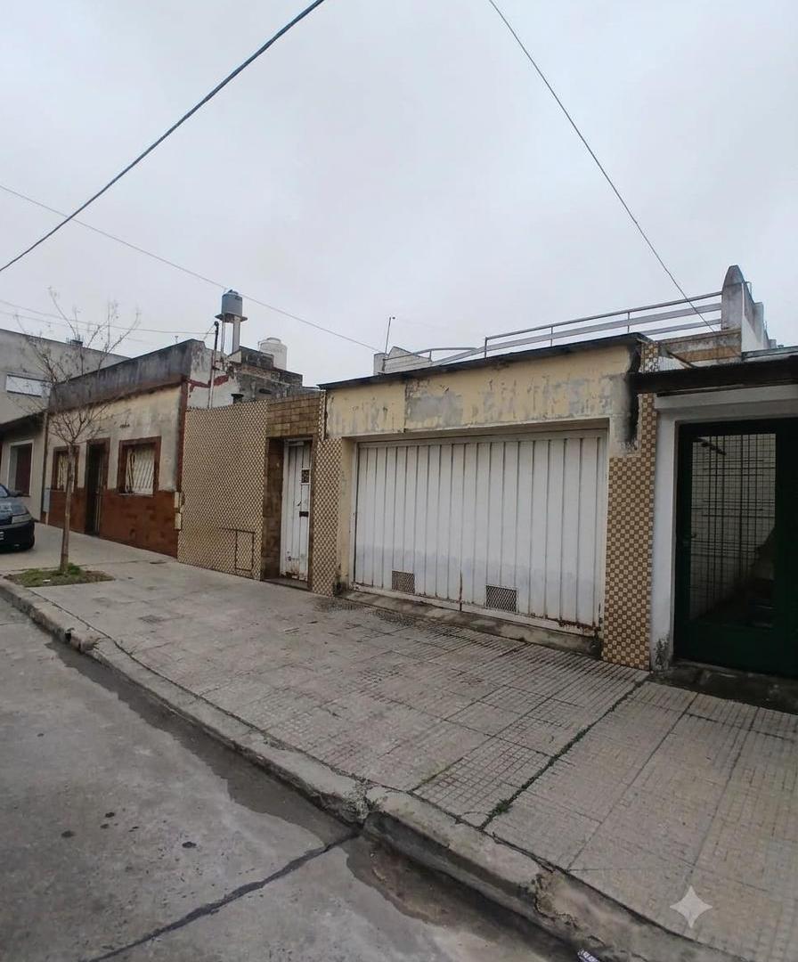 Foto de VENTA CASA 3 AMBIENTES CON COCHERA Y TERRAZA en Villa Lugano, CABA., imagen 1