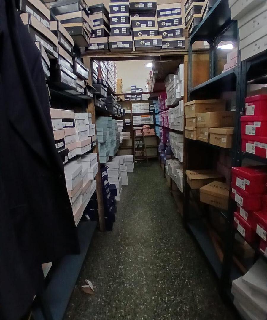 Foto de ALQUILER DE LOCAL COMERCIAL EN CENTRO COMERCIAL RIESTRA – 152 m², Villa, imagen 3