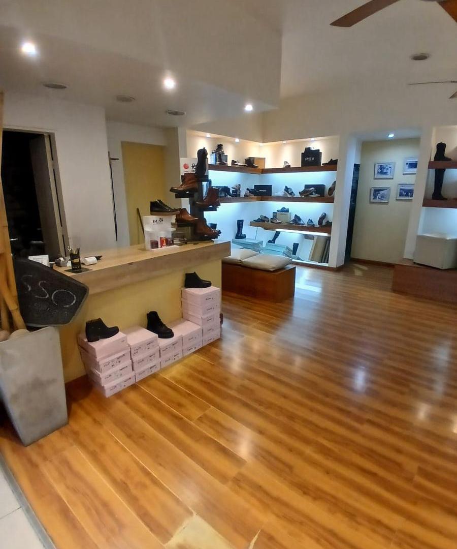 Foto de ALQUILER DE LOCAL COMERCIAL EN CENTRO COMERCIAL RIESTRA – 152 m², Villa, imagen 4
