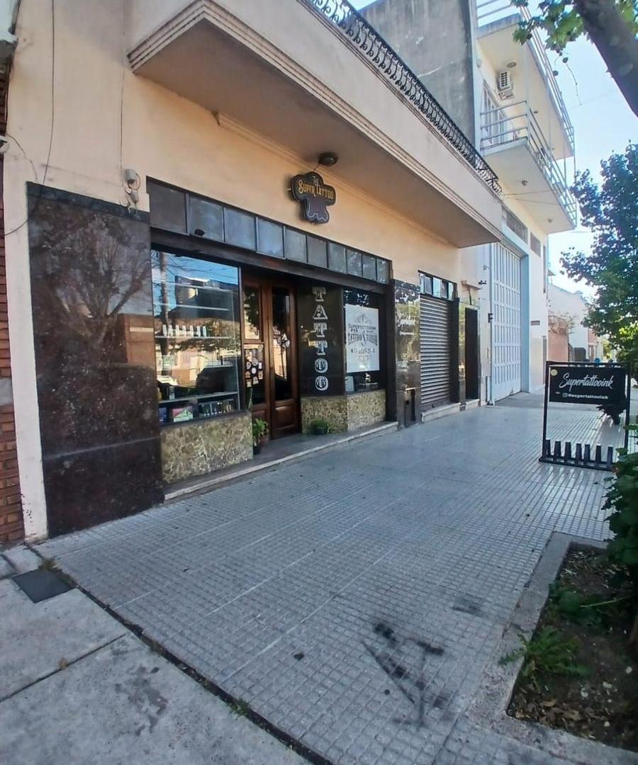 Foto de VENTA CASA 3 AMBIENTES DISTRIBUIDA EN PLANTA BAJA CON 1 LOCAL Y COCHERA, imagen 5