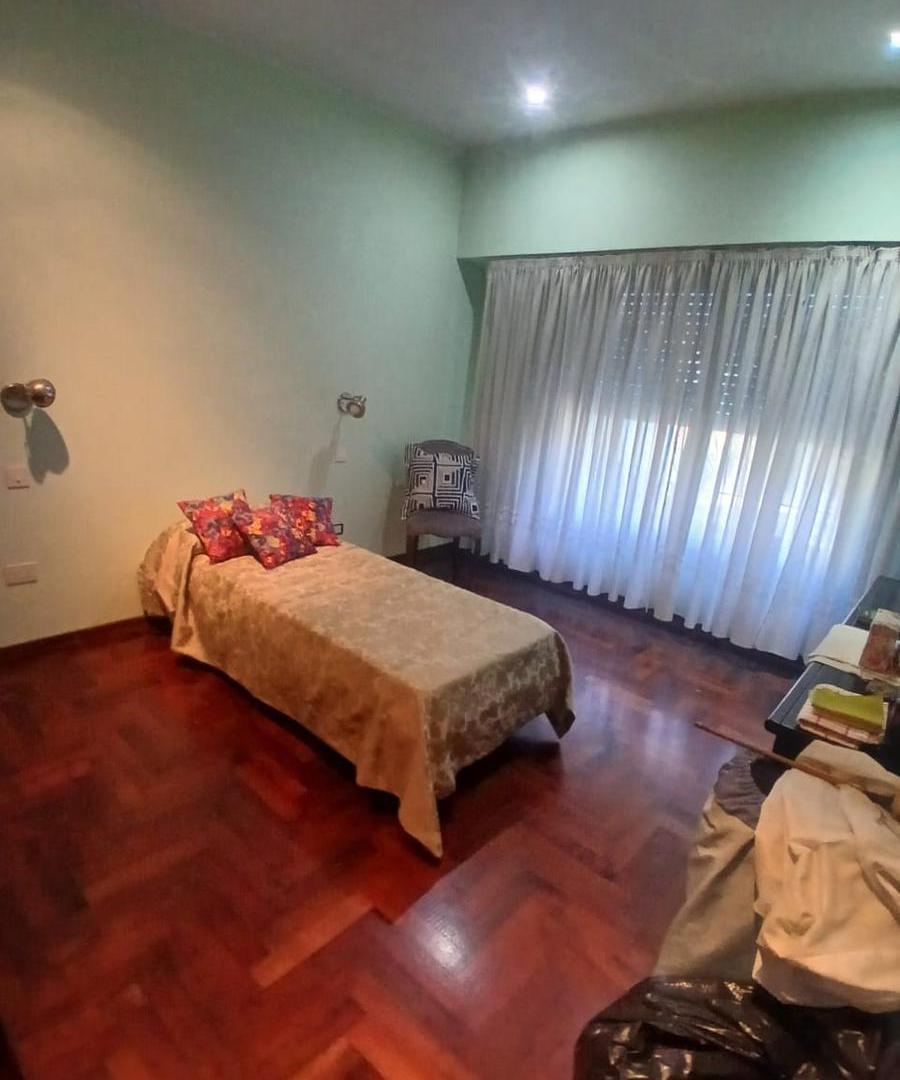 Foto de VENTA CASA 3 AMBIENTES DISTRIBUIDA EN PLANTA BAJA CON 1 LOCAL Y COCHERA, imagen 4