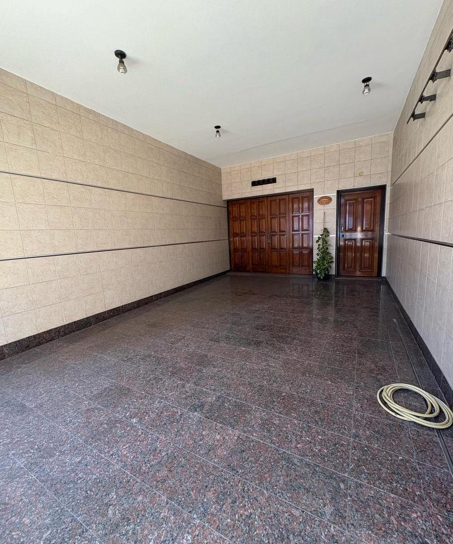 Foto de VENTA PISO ÚNICO 3 AMBIENTES CON COCHERA PARA 2 VEHÍCULOS, TERRAZA Y, imagen 3