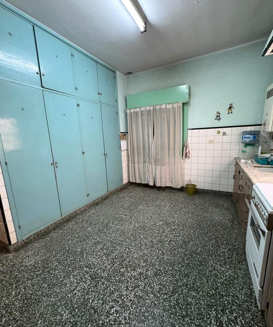 Foto de VENTA DE CASA 3 AMBIENTES CON LOCAL Y GRAN FONDO LIBRE | POTENCIAL, imagen 4