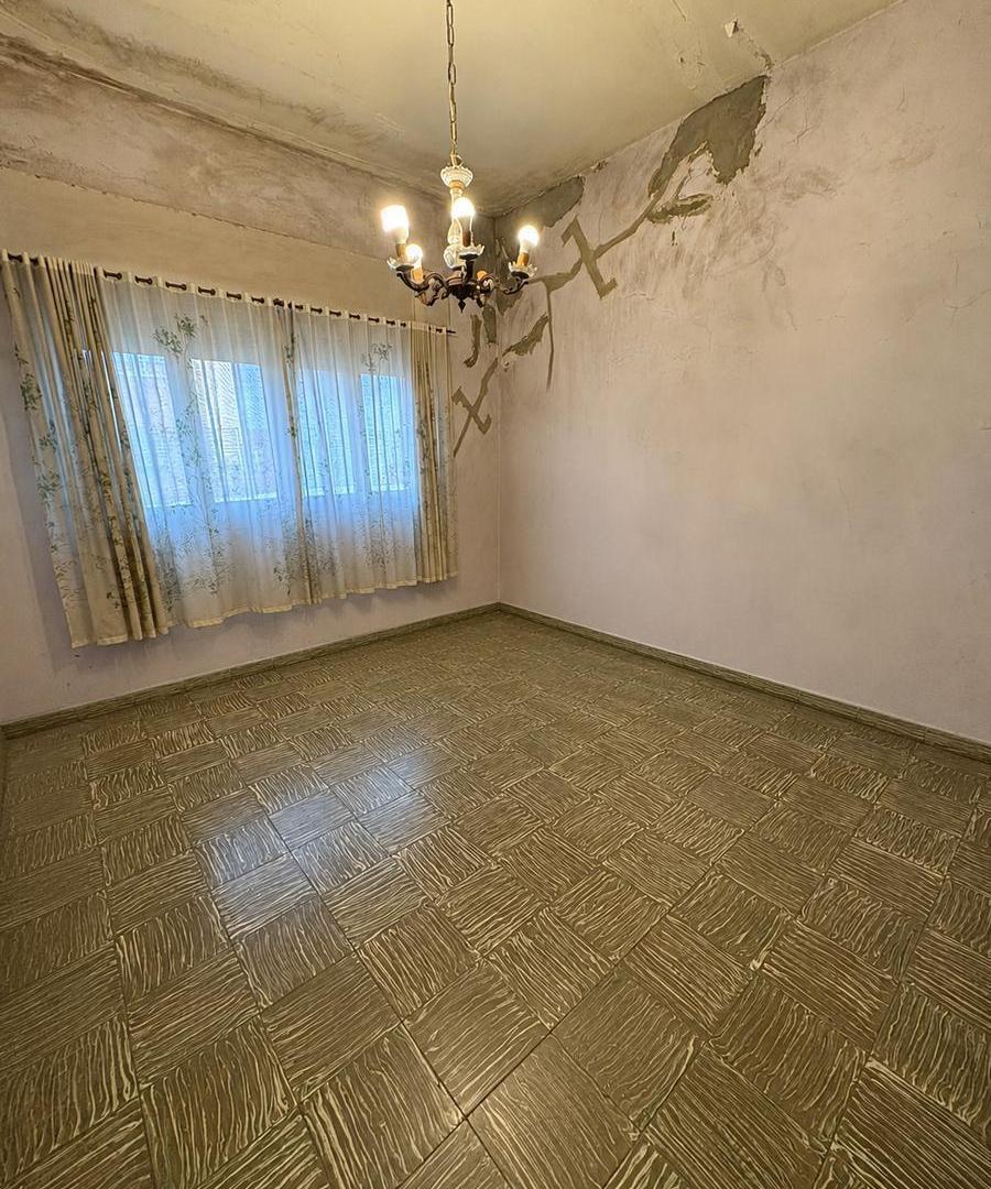 Foto de VENTA DE CASA 3 AMBIENTES CON LOCAL Y GRAN FONDO LIBRE | POTENCIAL, imagen 1
