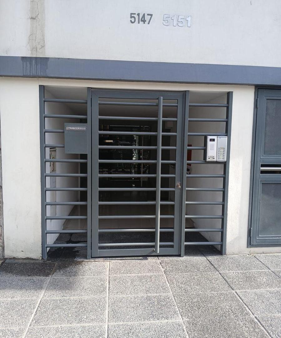 Foto de VENTA DEPARTAMENTO 4 AMBIENTES AL FRENTE CON COCHERA en Villa Lugano, imagen 1