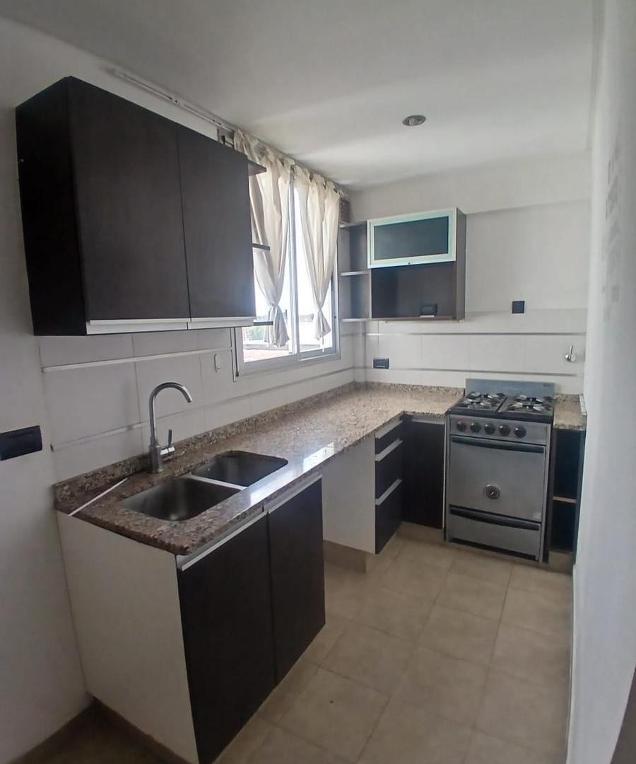 Foto de VENTA DEPARTAMENTO 4 AMBIENTES AL FRENTE CON COCHERA en Villa Lugano, imagen 4