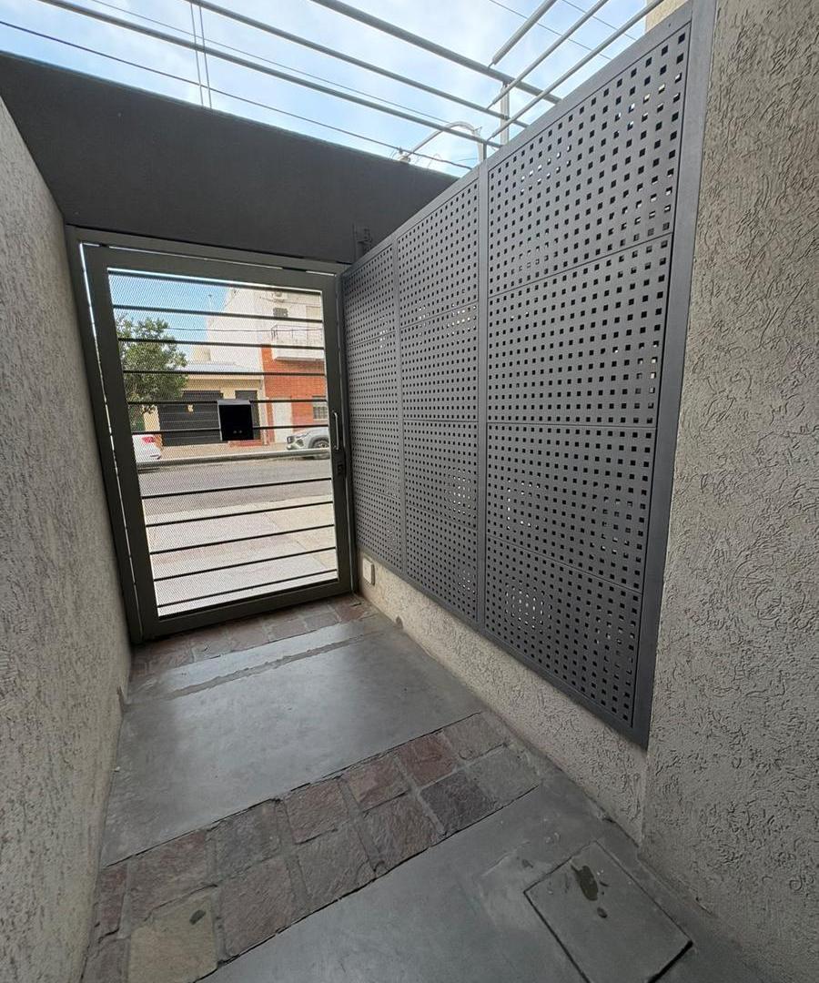 Foto de VENTA DE DEPARTAMENTO MONOAMBIENTE CON PATIO Y PARRILLA en Mataderos, imagen 1