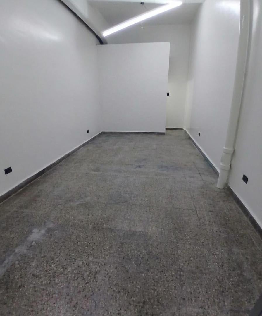 Foto de ALQUILER DE LOCAL SOBRE AV. CRUZ EN EXCELENTE UBICACION COMERCIAL en, imagen 2