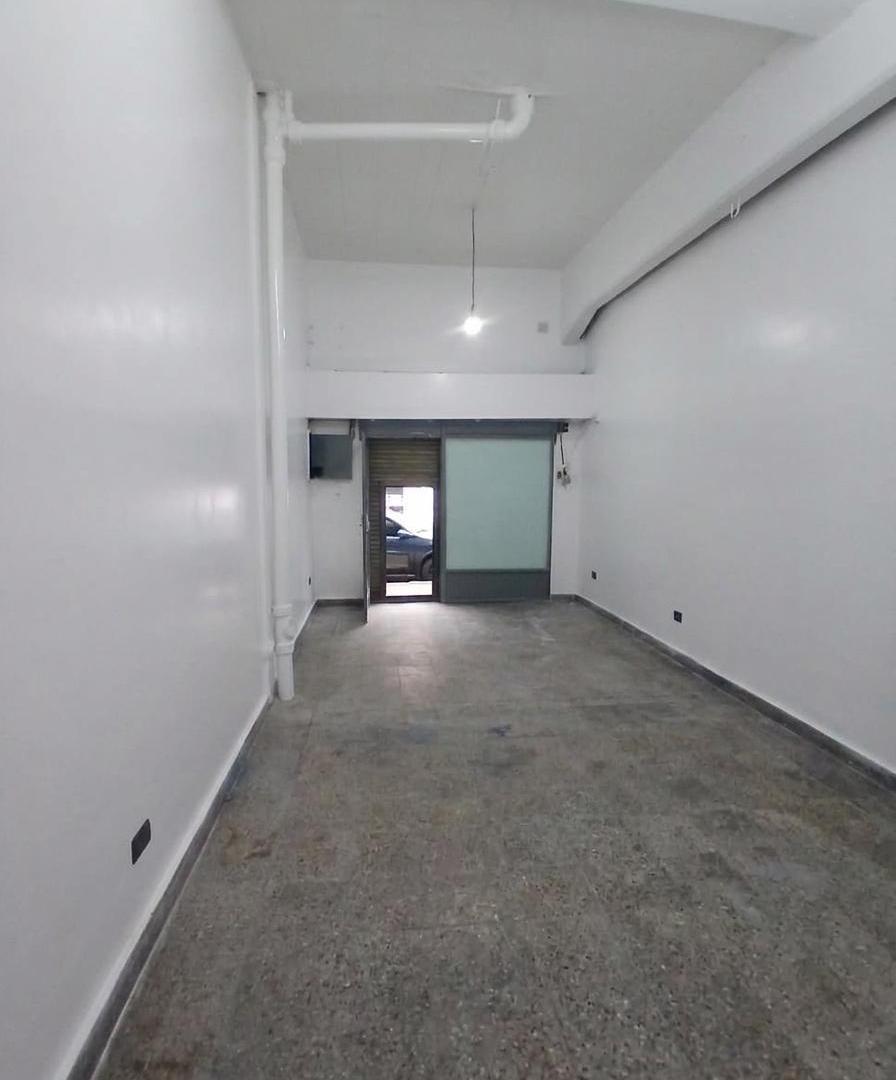 Foto de ALQUILER DE LOCAL SOBRE AV. CRUZ EN EXCELENTE UBICACION COMERCIAL en, imagen 5