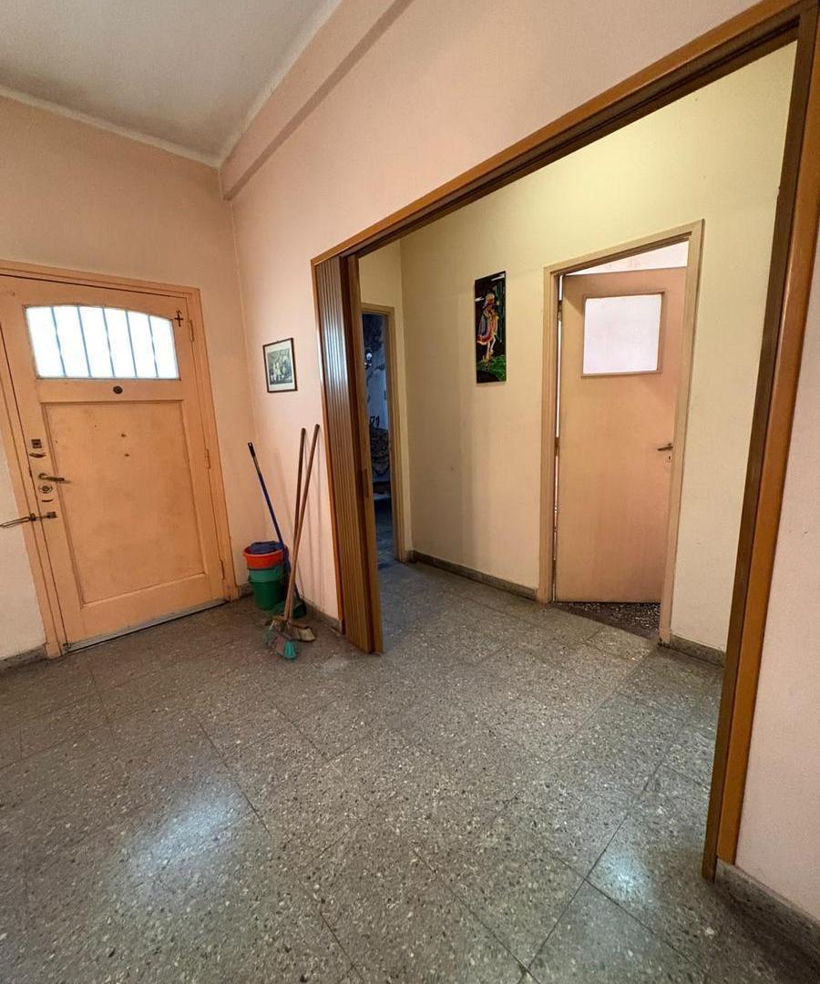 Foto de VENTA DE CASA 3 AMBIENTES CON LOCAL Y GRAN FONDO LIBRE | POTENCIAL, imagen 2