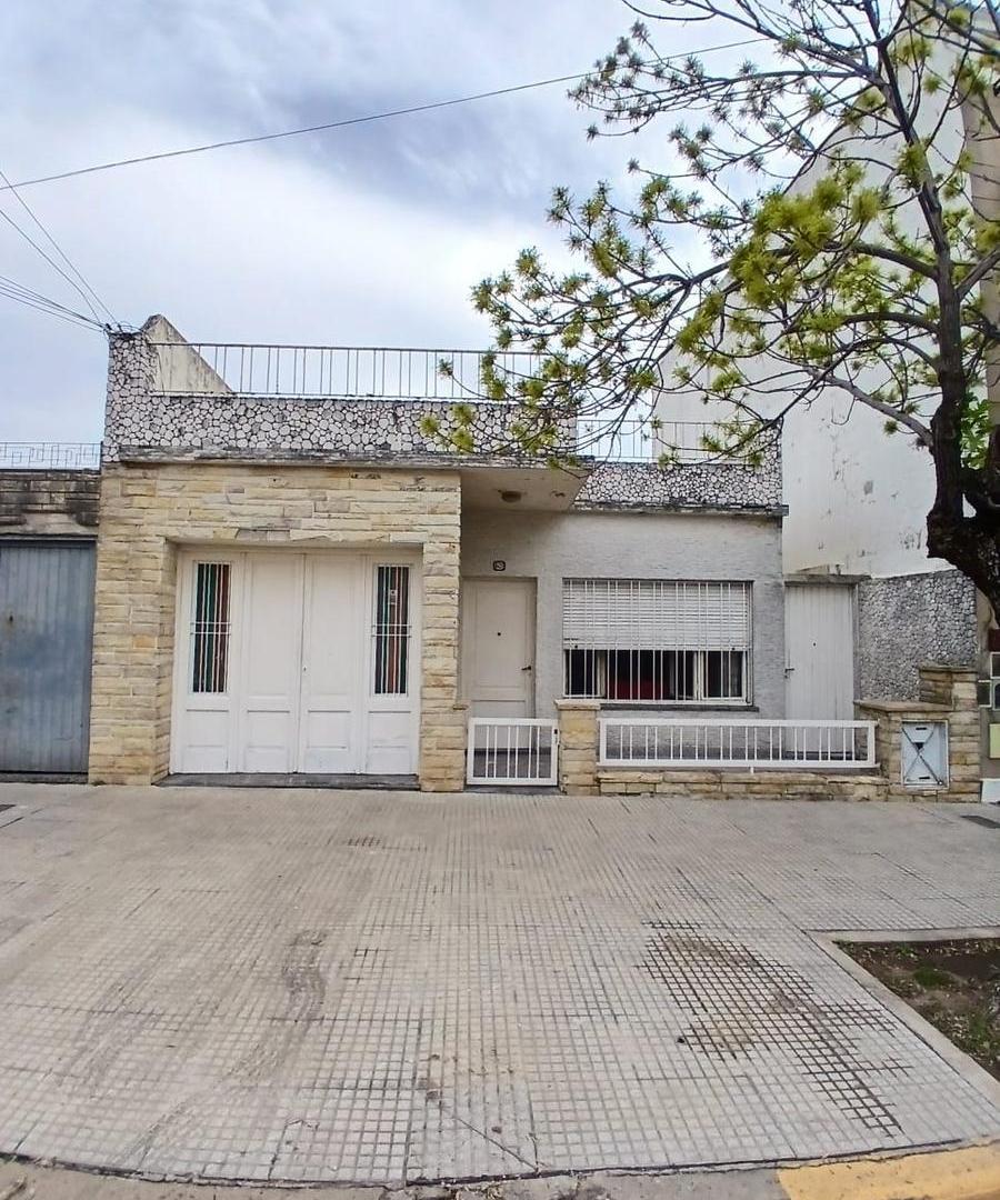 Foto de VENTA CASA 3 AMBIENTES EN LOTE PROPIO CON COCHERA, PARQUE Y QUINCHO en, imagen 5