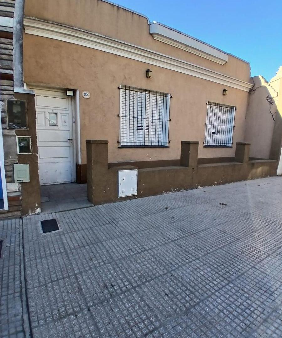 Foto de VENTA CASA 4 AMBIENTES TODA EN PLANTA BAJA en Villa Lugano, CABA., imagen 1