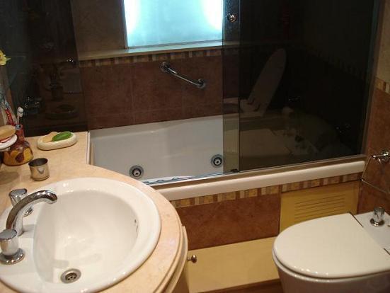Foto de VENTA CASA EN 2 PLANTAS INTERESANTE PARA DIVIDIR Y HACER 2 PH EN VILLA, imagen 3