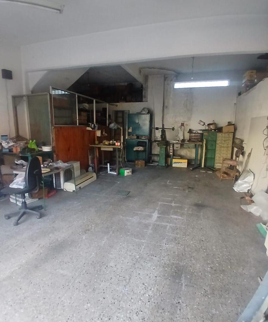 Foto de VENTA AMPLIO LOCAL COMERCIAL CON BAÑO A METROS DE CENTRO COMERCIAL, imagen 4