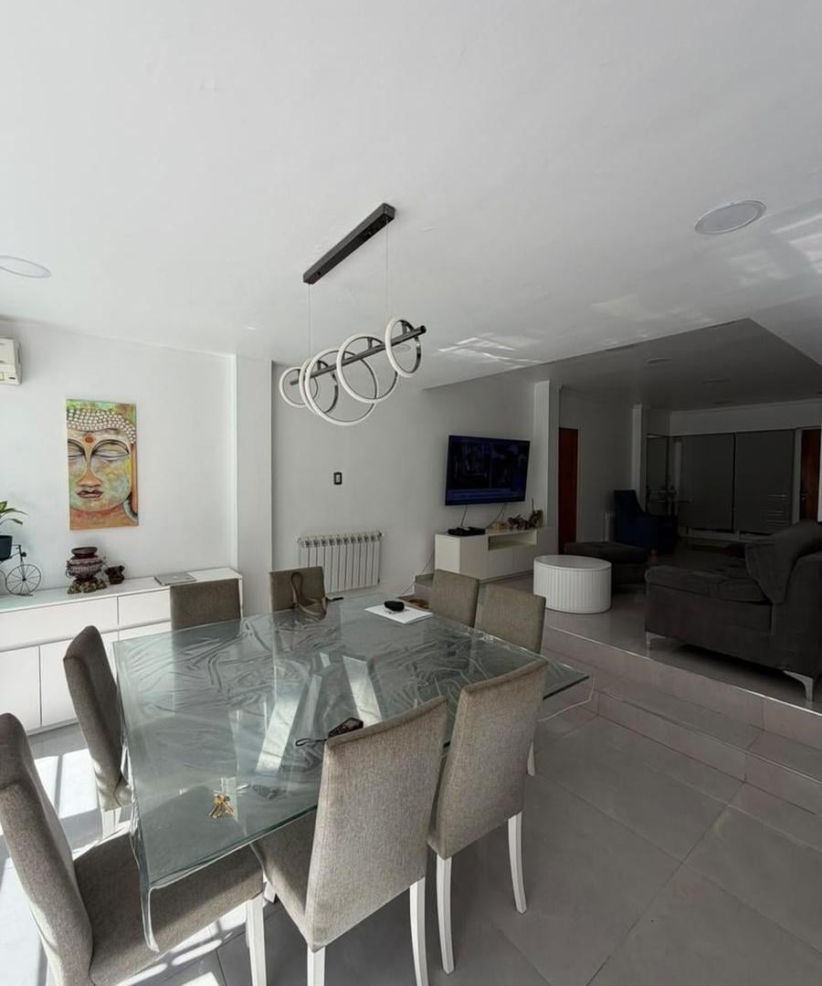 Foto de VENTA DE CASA DE CATEGORÍA 7 AMBIENTES CON PARQUE, QUINCHO Y COCHERA en, imagen 4