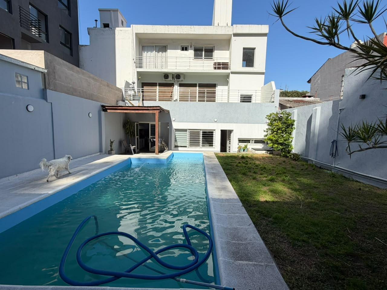 Foto de VENTA DE CASA DE CATEGORÍA 7 AMBIENTES CON PARQUE, QUINCHO Y COCHERA en, imagen 5