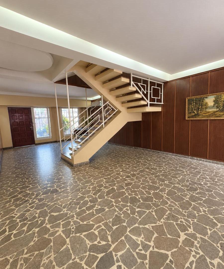 Foto de VENTA DE CASA 4 AMBIENTES CON COCHERA Y TERRAZA en Villa Lugano, CABA, imagen 3