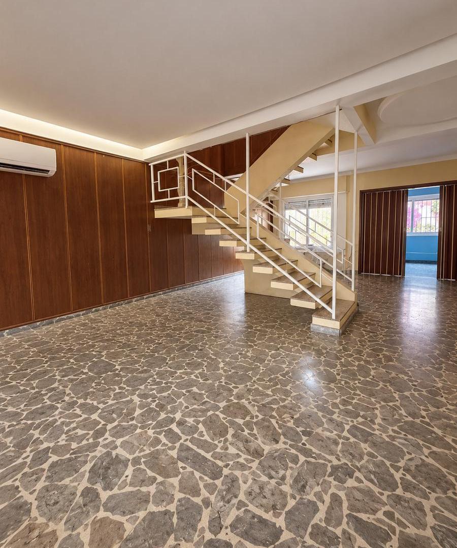 Foto de VENTA DE CASA 4 AMBIENTES CON COCHERA Y TERRAZA en Villa Lugano, CABA, imagen 2