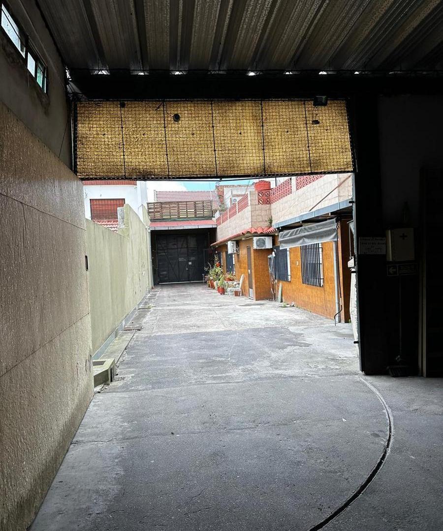 Foto de VENTA GALPÓN / DEPÓSITO EN LOTE PROPIO CON ENTRADA DE CAMIÓN Y OFICINAS, imagen 3