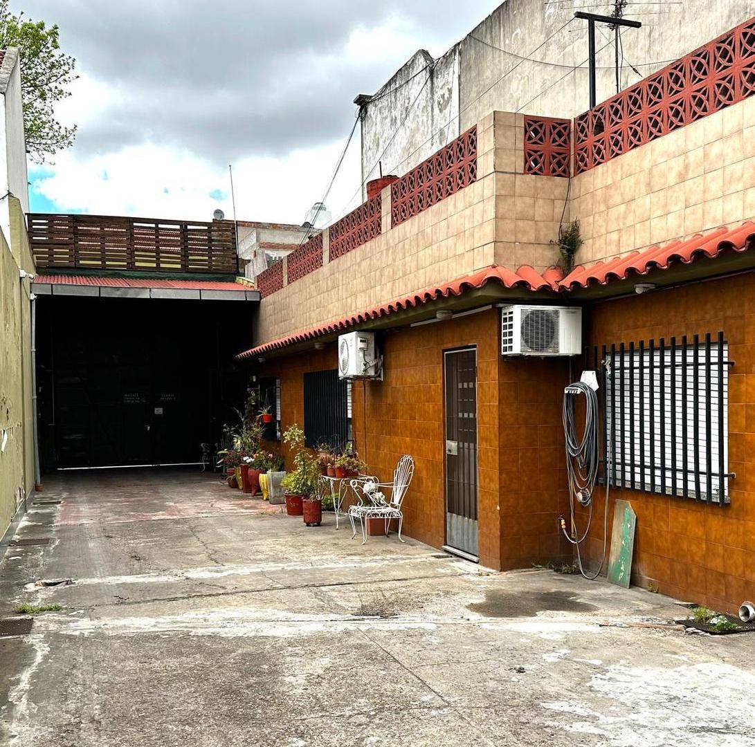 Foto de VENTA GALPÓN / DEPÓSITO EN LOTE PROPIO CON ENTRADA DE CAMIÓN Y OFICINAS, imagen 4