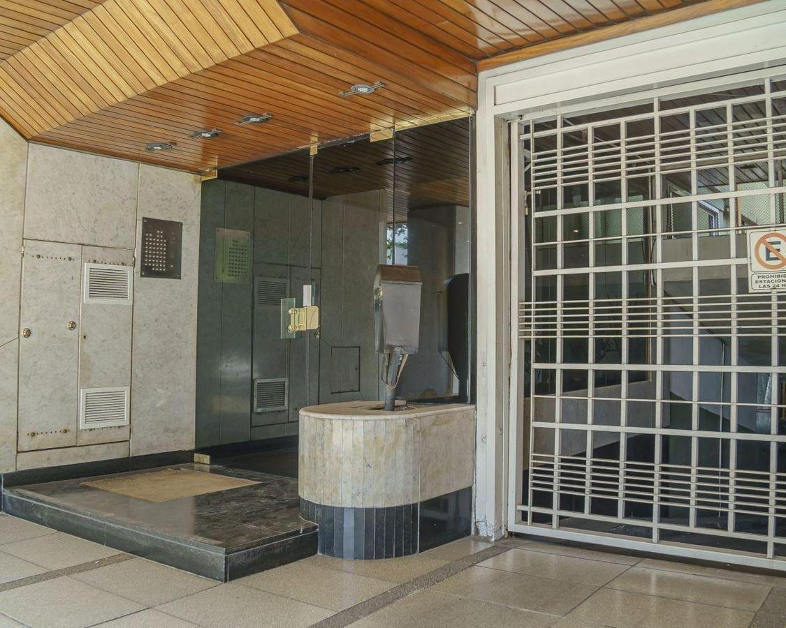 Foto de VENTA DEPARTAMENTO 2 AMBIENTES CON POTENCIAL PARA ARMAR UN 3 AMBIENTES, imagen 1