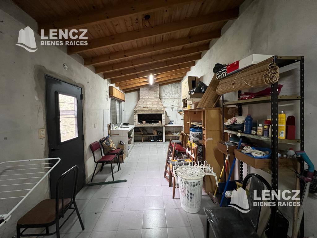 Foto de Casa en Venta de 3 ambientes, Jardin y Amplio Quincho- Quilmes, imagen 4