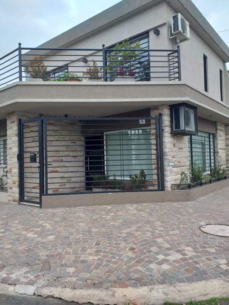 Casa en Dos Plantas Totalmente Reciclada. Acceso a Autopista. Nuevo Precio. 2