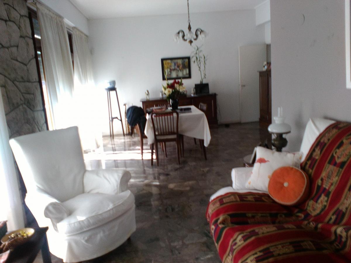 Casa Cuatro Ambientes, Primer Piso por Escalera. 2