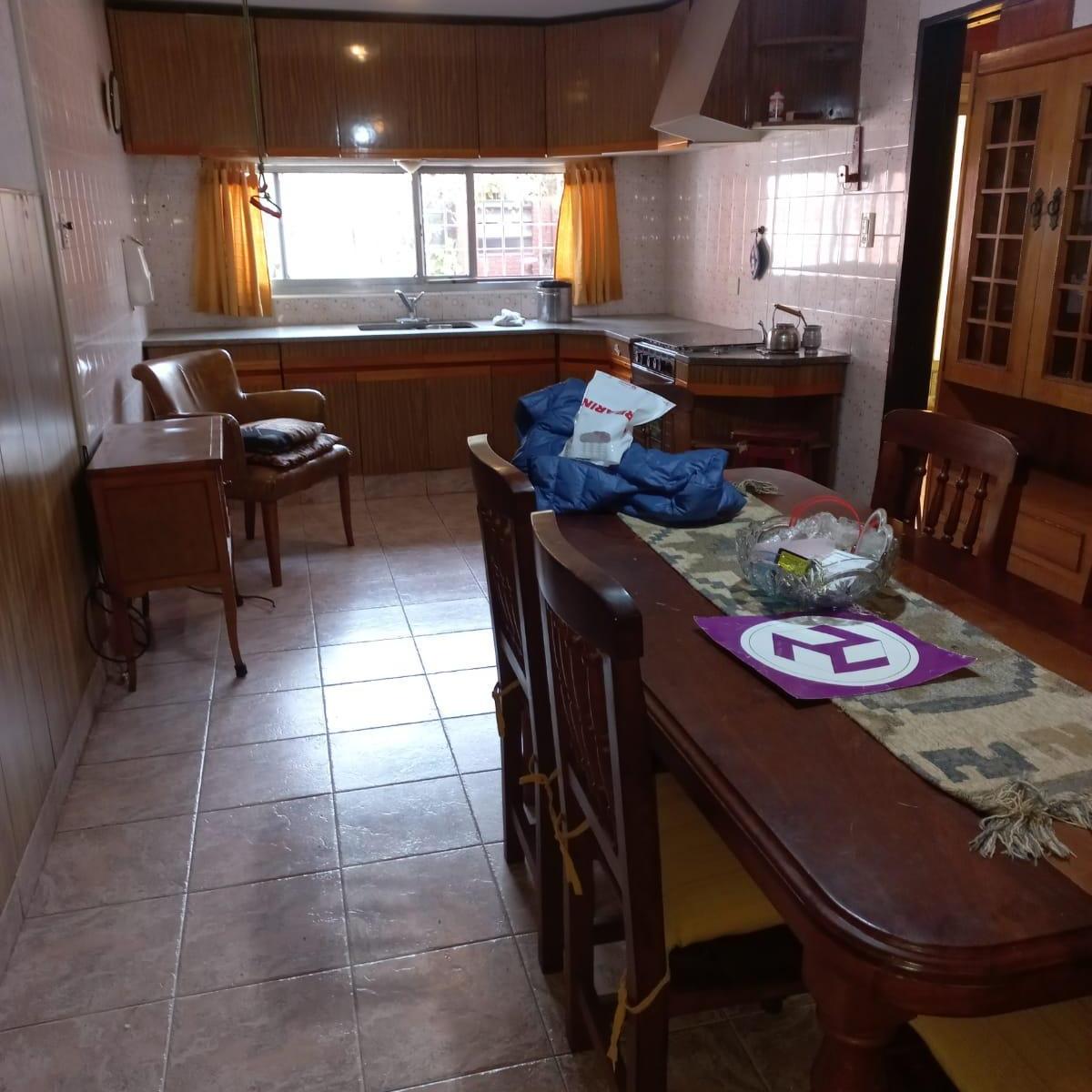 Casa con Tres Dorm. en Bernal Oeste. Oportunidad. Consulte. 2