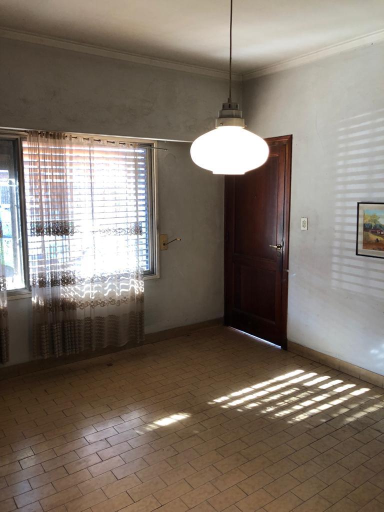CASA CON TRES DORMITORIOS Y FONDO LIBRE. NUEVO PRECIO. ATENCION INVERSORES.