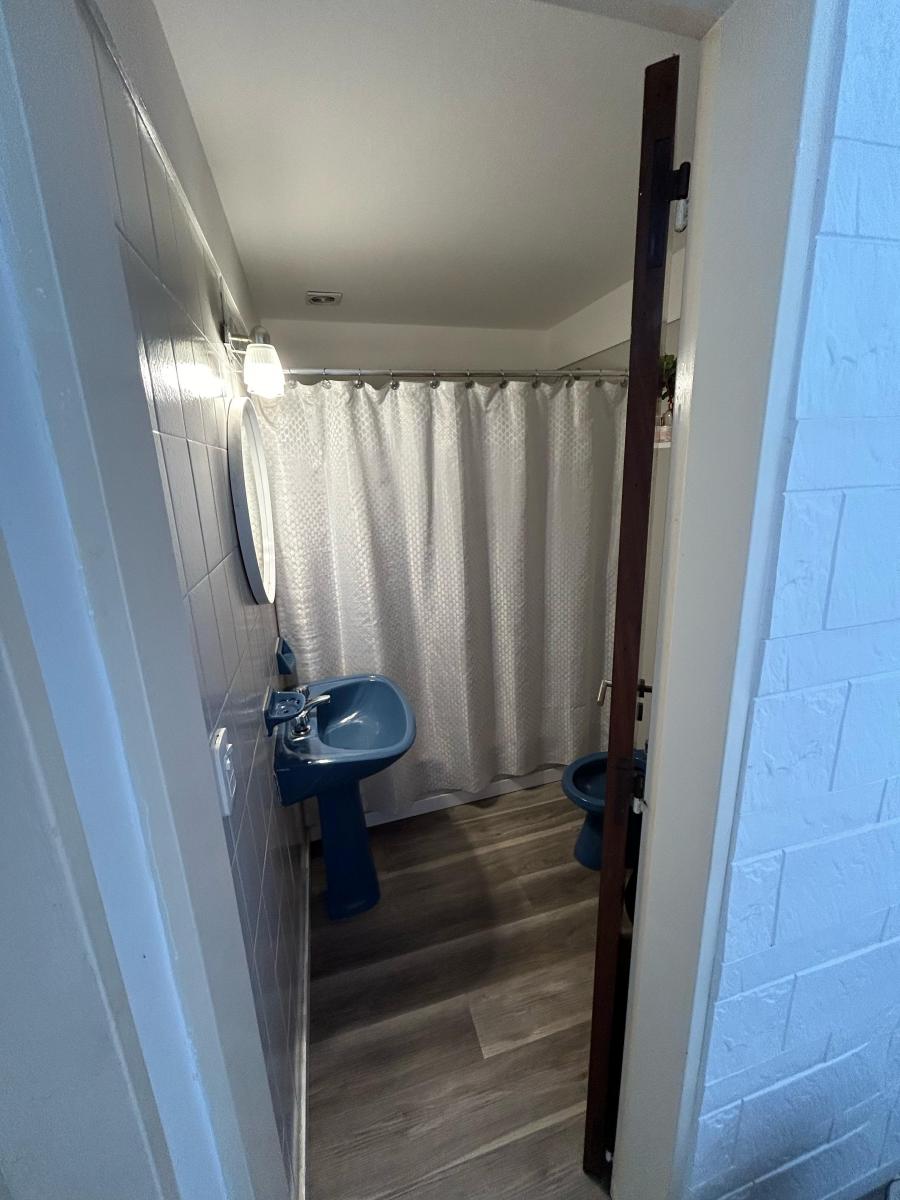 Departamento de Dos Ambientes. Primer Piso por Escalera. Muy Luminoso. 4