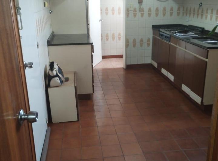 DEPARTAMENTO DE CUATRO AMBIENTES EN QUILMES CENTRO. Galería "LA FRANCESA". 3
