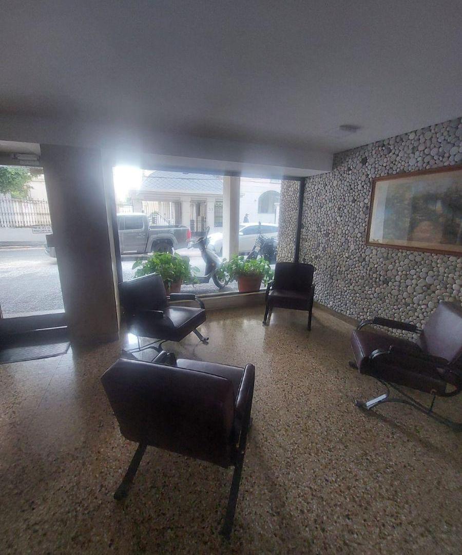Foto de DEPARTAMENTO DE TRES AMBIENTES CON ESPACIO GUARDACOCHES A METROS DE, imagen 1