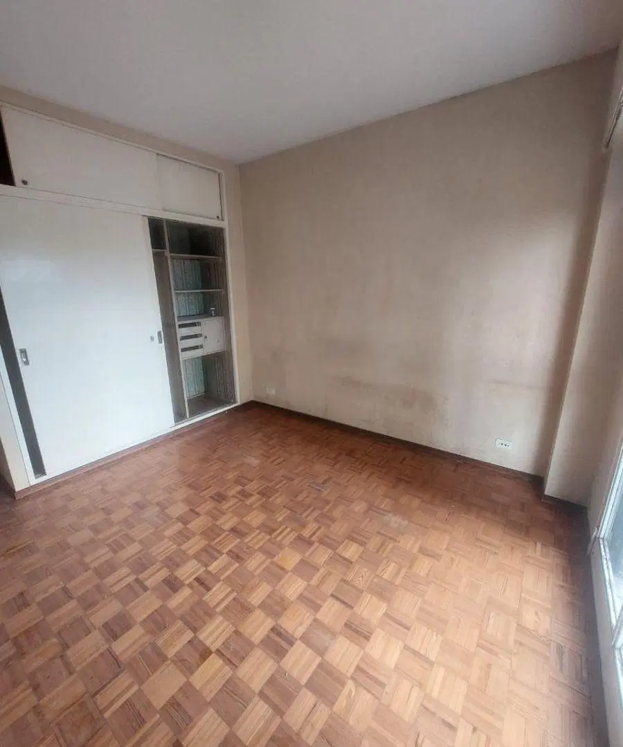 DEPARTAMENTO DE TRES AMBIENTES AL FRENTE CON ESPACIO GUARDACOCHES A METROS DE ESTACIÓN BERNAL. 5