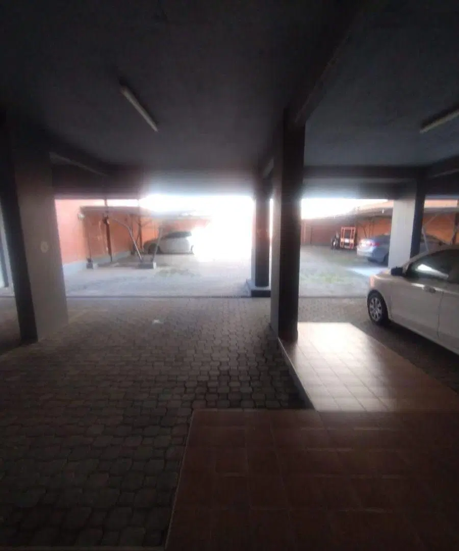 DOS AMBIENTES AL FRENTE CON BALCÓN y COCHERA, EDIFICIO CON SUM. 3