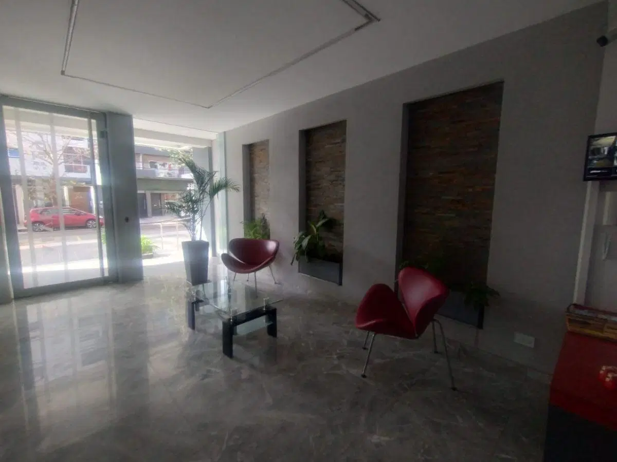 DOS AMBIENTES AL FRENTE CON BALCÓN y COCHERA, EDIFICIO CON SUM. 4