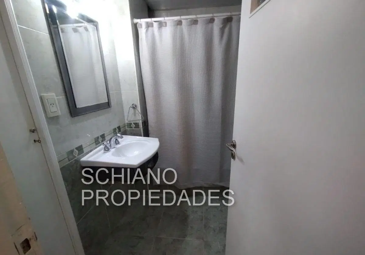 TRES AMBIENTES EN QUILMES CENTRO. OPORTUNIDAD. EXCELENTE UBICACIÓN. 4