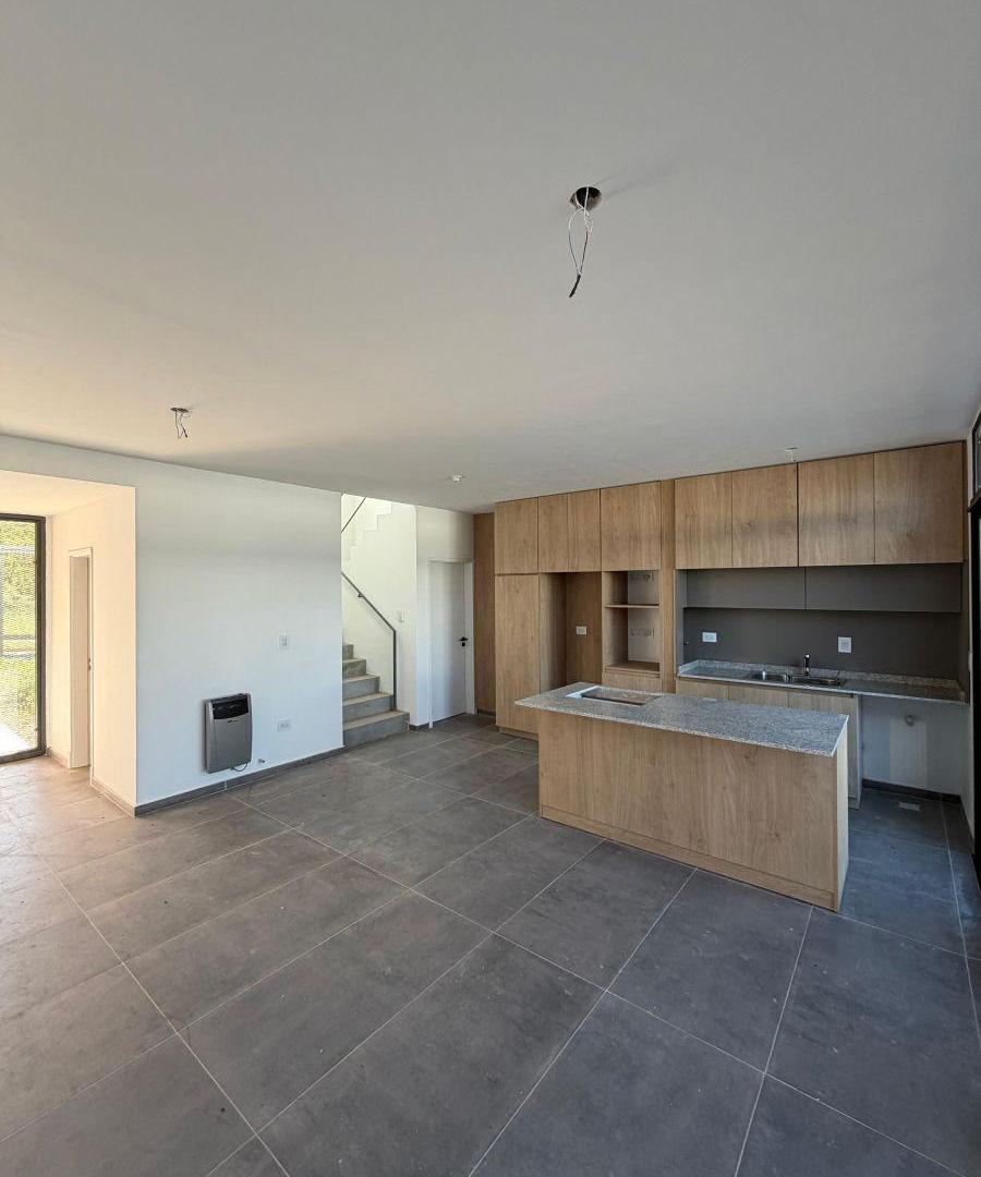 Foto de Duplex a estrenaar 3 dormitorios - Barrio Lomas del Chateau, imagen 1