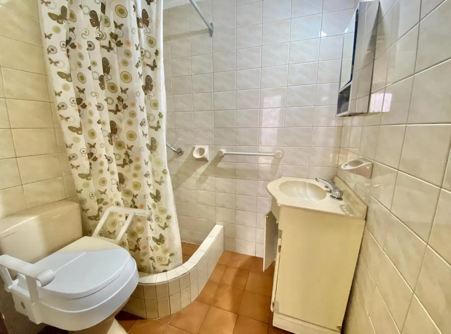 Casa en lote propio en La Plata 5