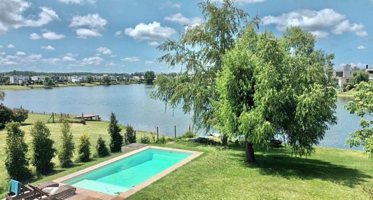 Espectacular casa a la laguna. Disponible del 1 al 15 de Febrero o del 1 al 22 de Febrero.