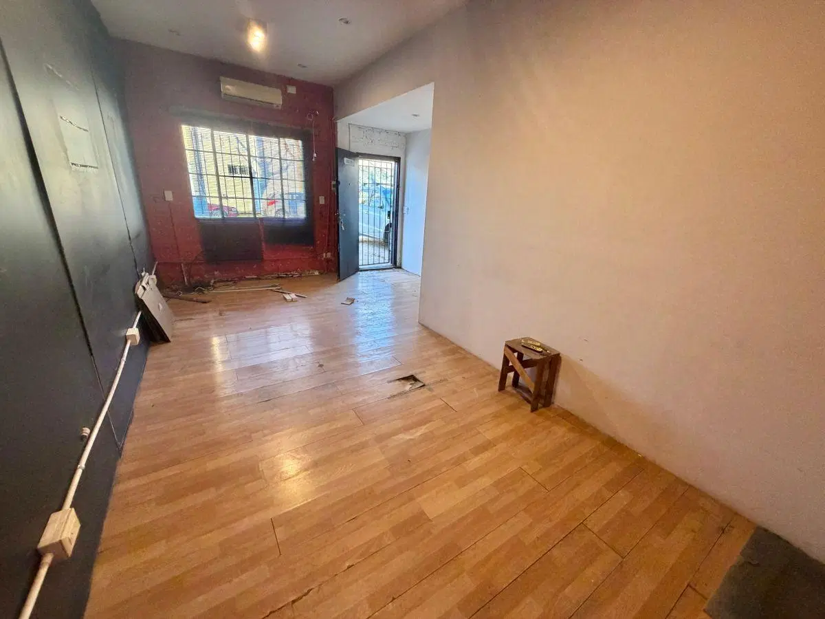 Excelente depósito/local comercial en inmejorable zona de Martinez con entrada para dos autos! 5