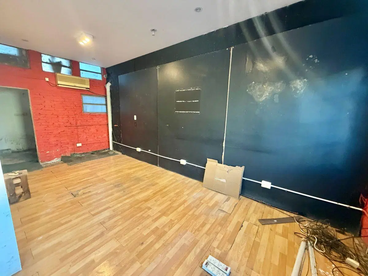 Excelente depósito/local comercial en inmejorable zona de Martinez,, entrada para 1/2 autos. 4